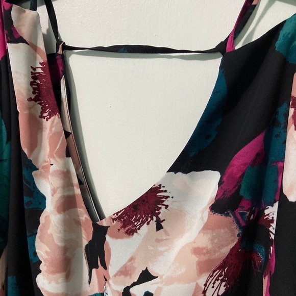 Ladies beautiful top in EUC - Picture 3 of 4